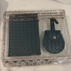 Mine. Passport Wallet and Luggage Tag Set in Dark Green